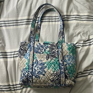 Vera Bradley tote bag